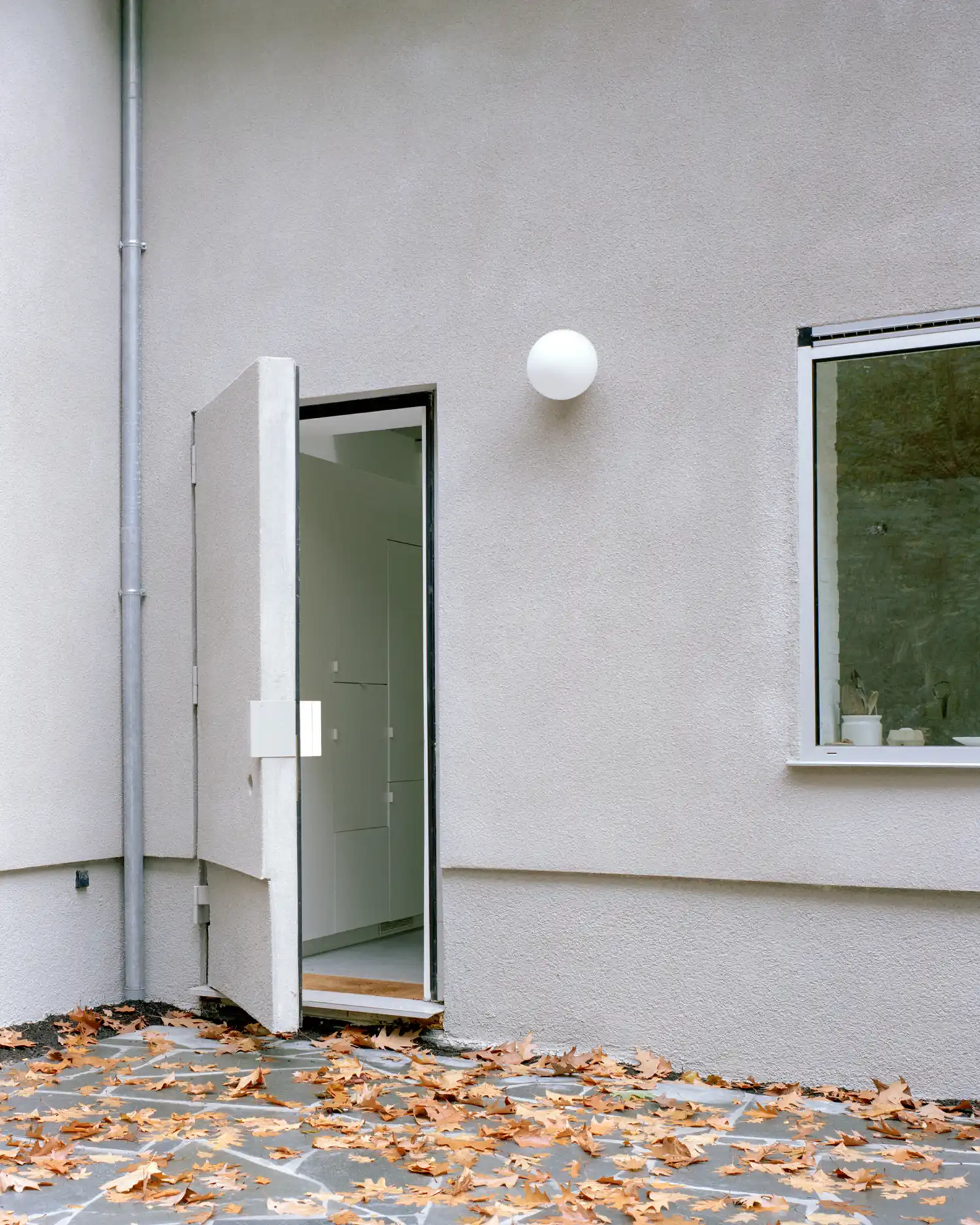 Glass Façade Transforms Constrained Overijse Cottage Into Nature-Facing Home