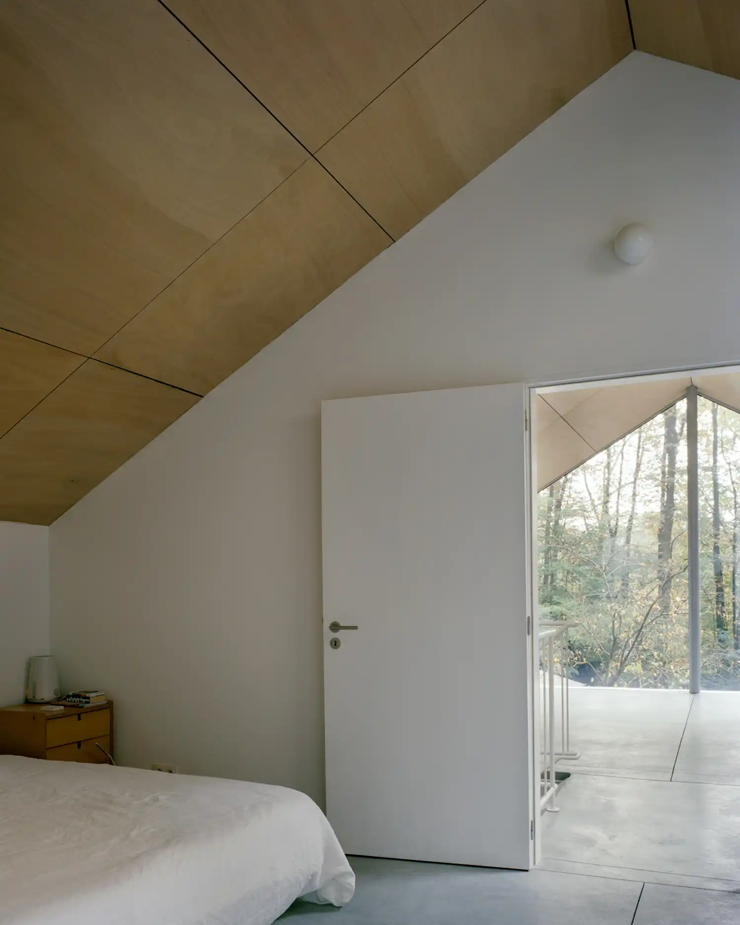 Glass Façade Transforms Constrained Overijse Cottage Into Nature-Facing Home