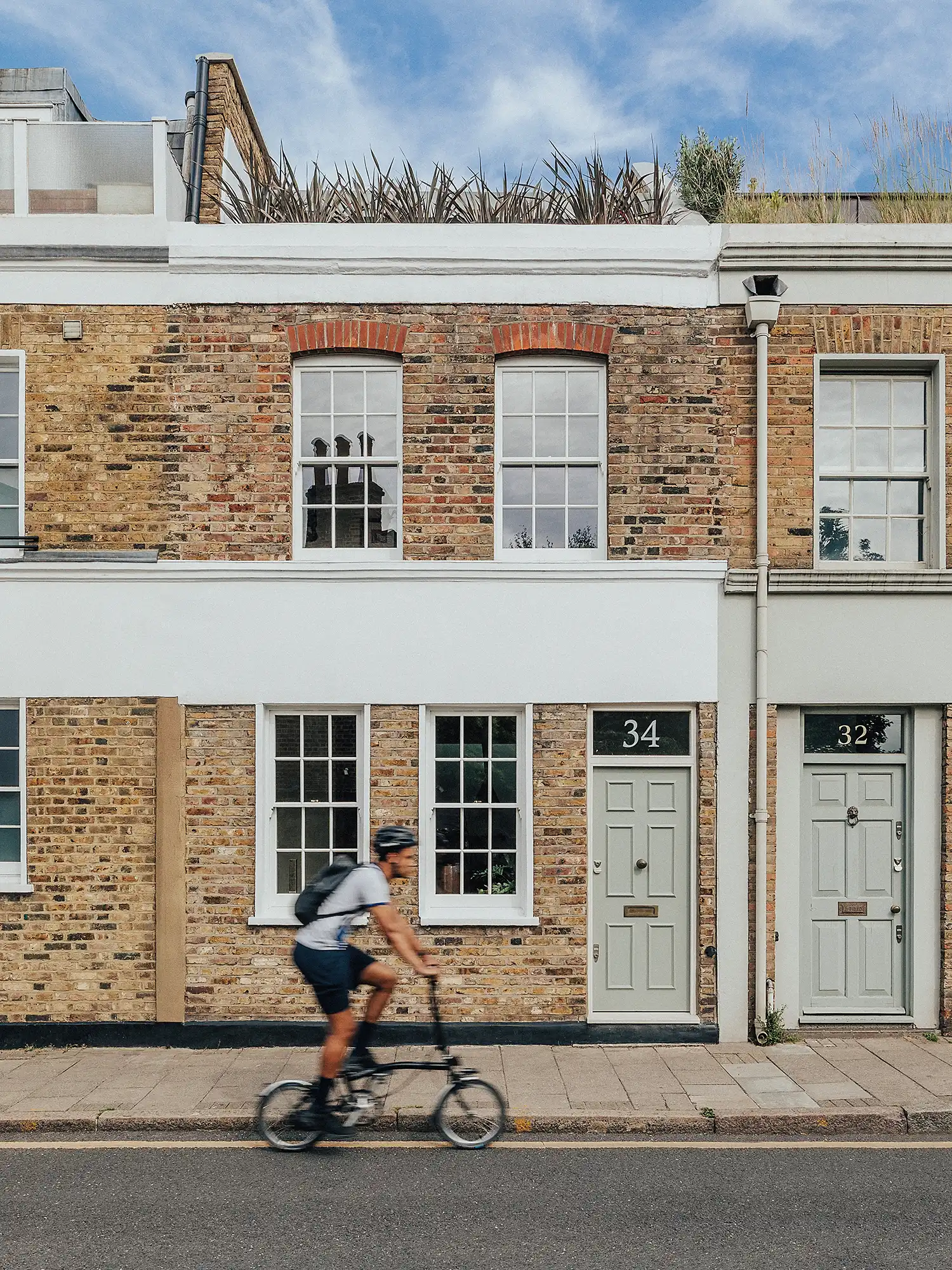 Emil Eve Architects: Art-Filled Home at Thornhill Road