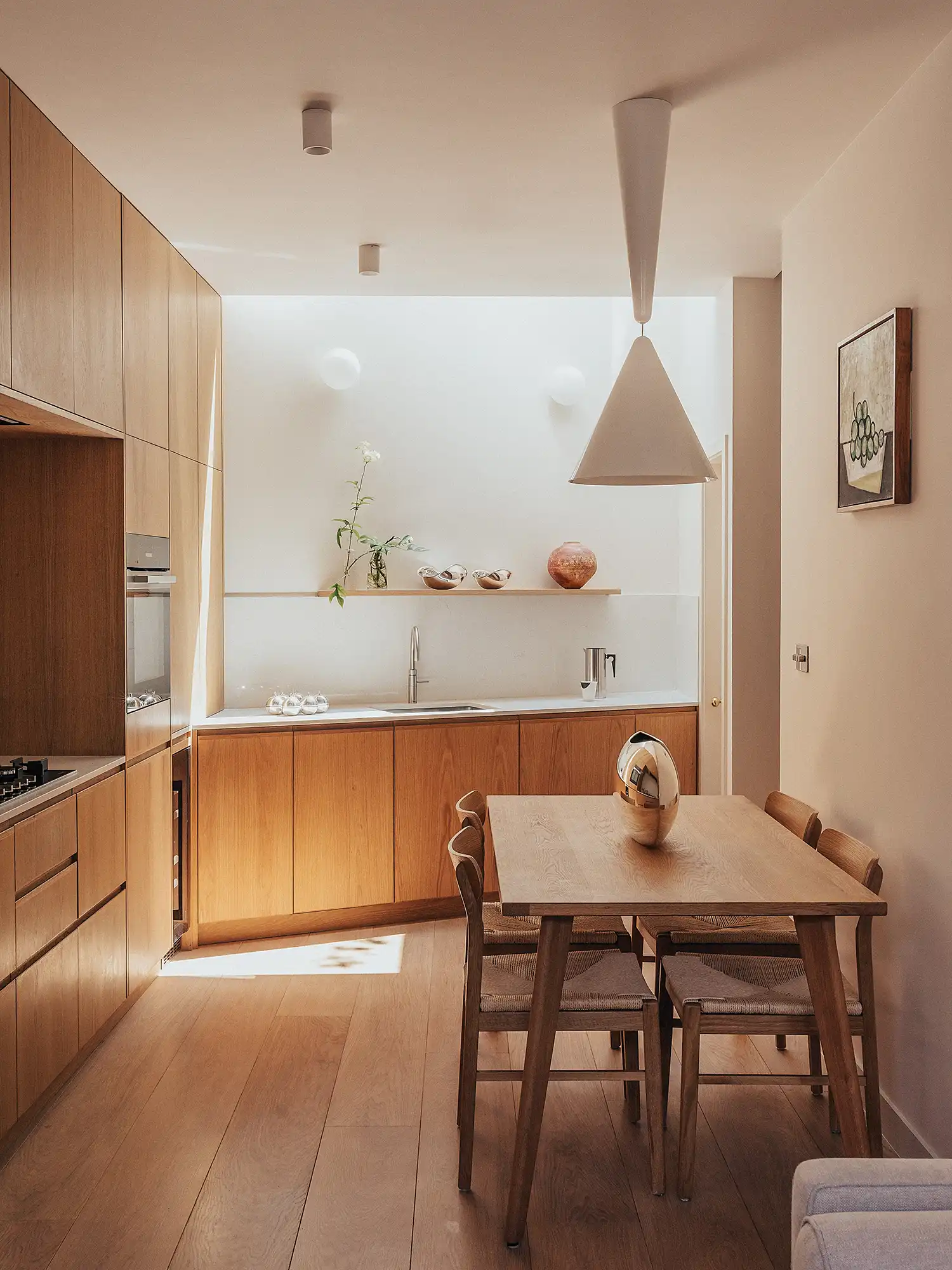 Emil Eve Architects: Art-Filled Home at Thornhill Road