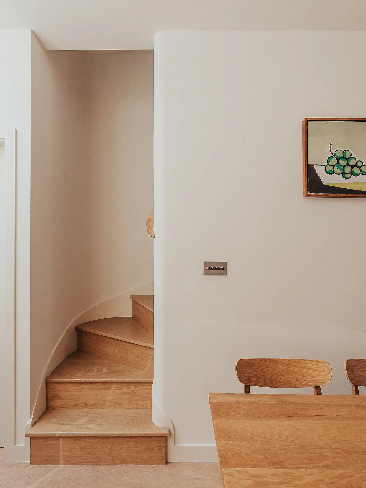 Emil Eve Architects: Art-Filled Home at Thornhill Road