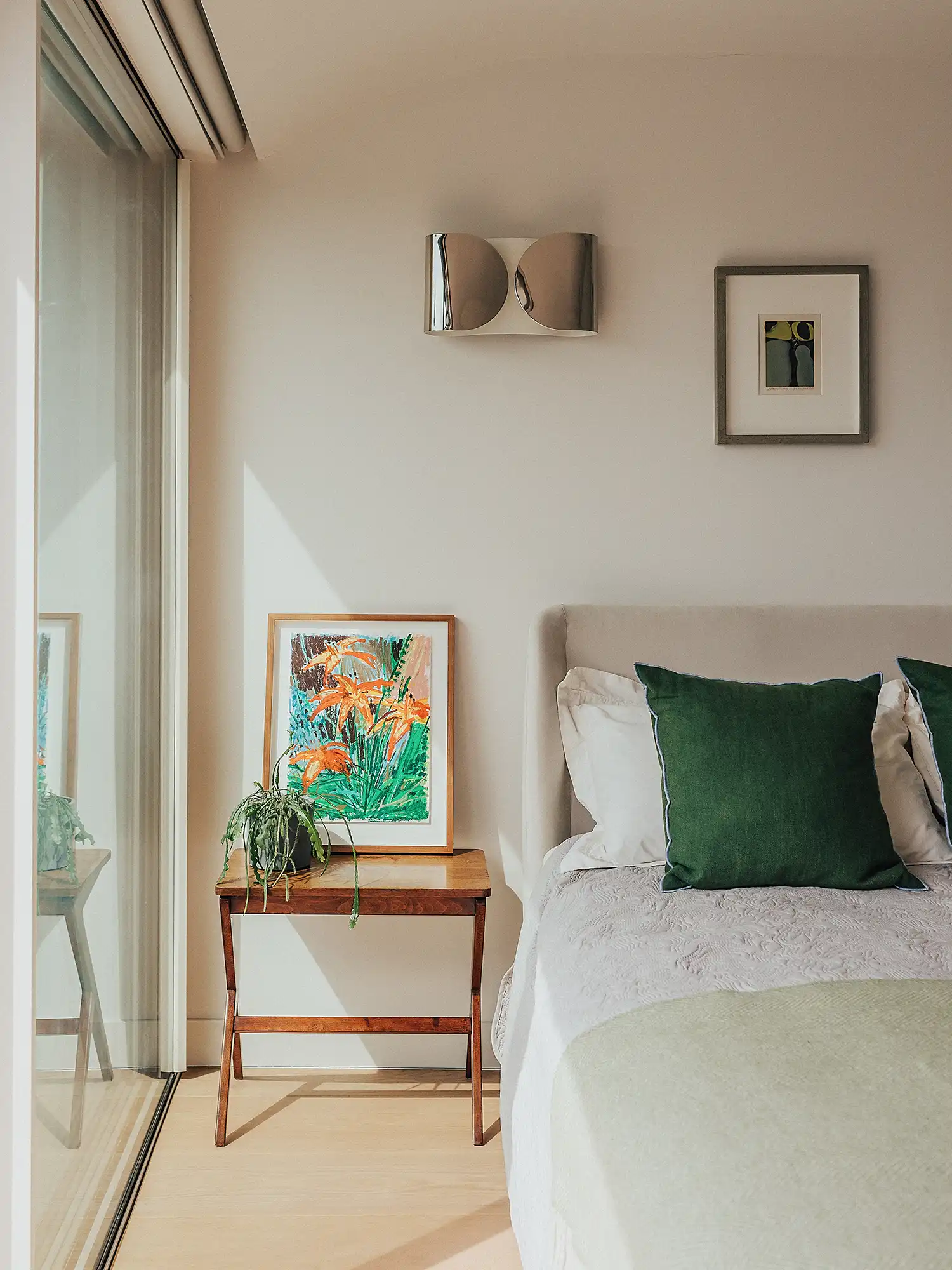 Emil Eve Architects: Art-Filled Home at Thornhill Road