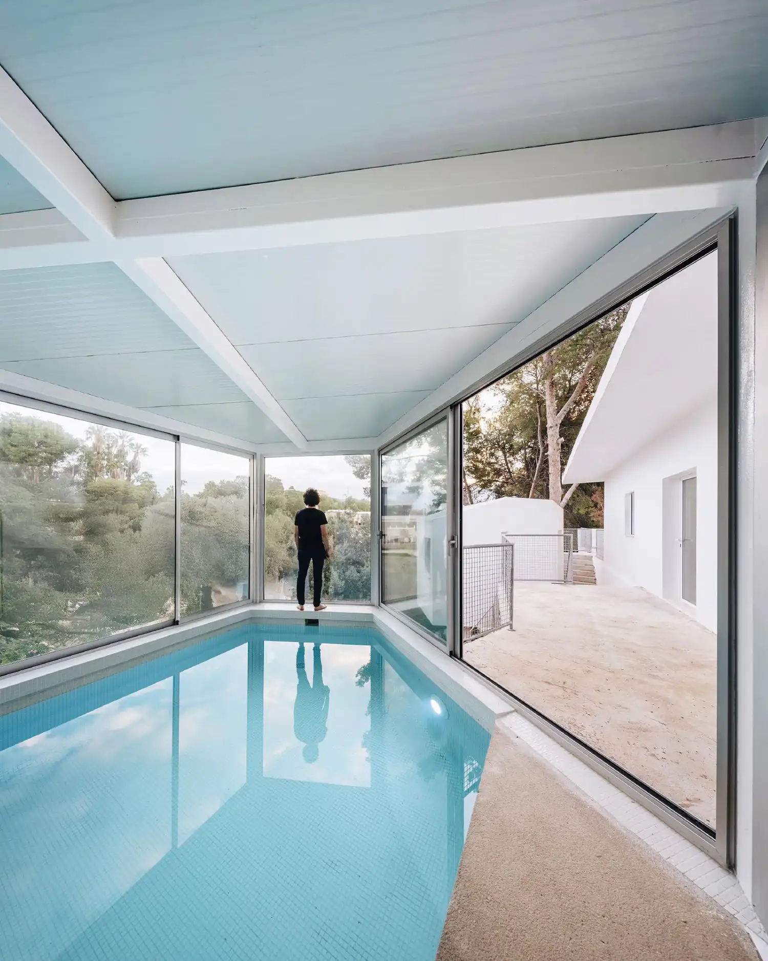 Especie Arquitectura’s Casa PB16: Modern Home Extension in Spain