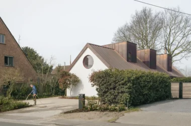 Curb view of the Home for Life in Ghent by FELT architecture & design, featuring single-storey accessible design and sculptural roof volumes.