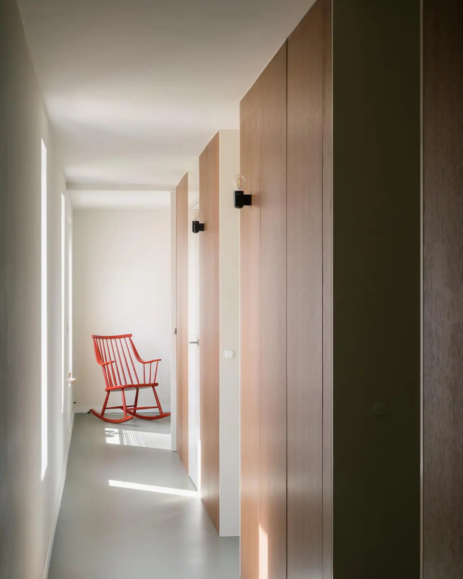 FELT Inserts Blue Ceramic Tower Into Mid-Century Bungalow in Gent