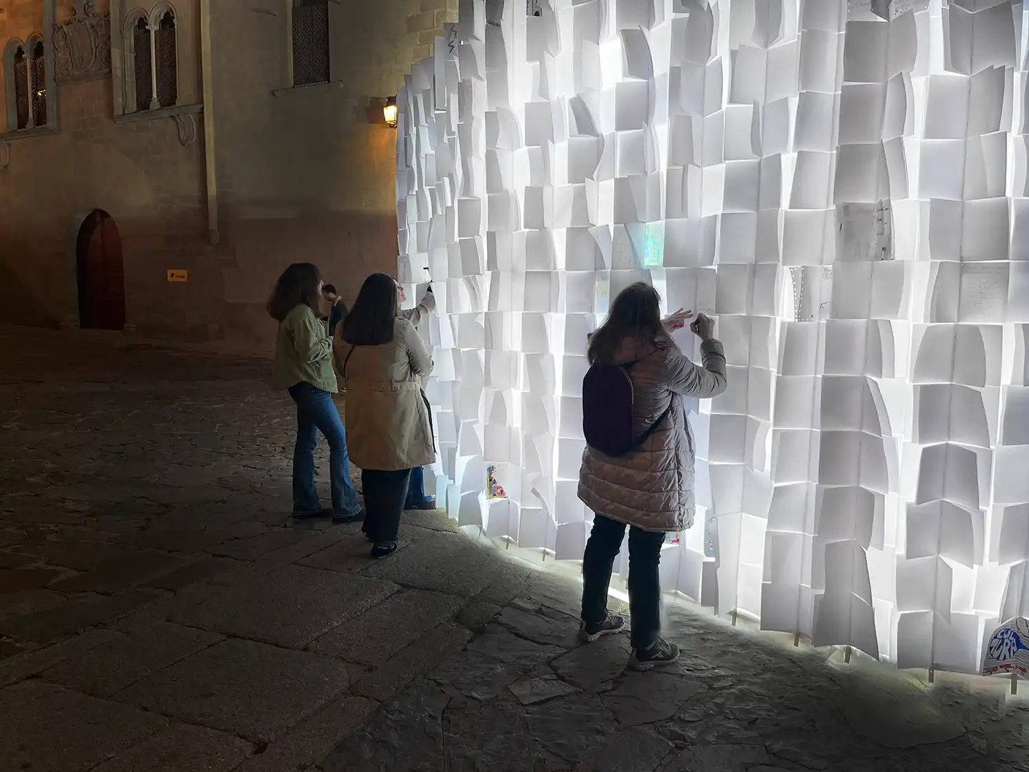Luzinterruptus: ‘On Blank Pages’ Launches Cáceres Culture Bid