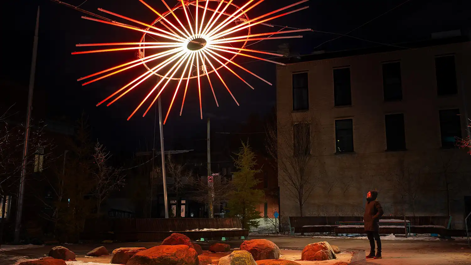 UN BRIN D’SOLEIL: EN TEMPS ET LIEU Suspended Light Art in Montreal 