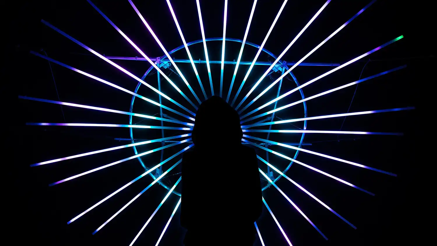 UN BRIN D’SOLEIL: EN TEMPS ET LIEU Suspended Light Art in Montreal 