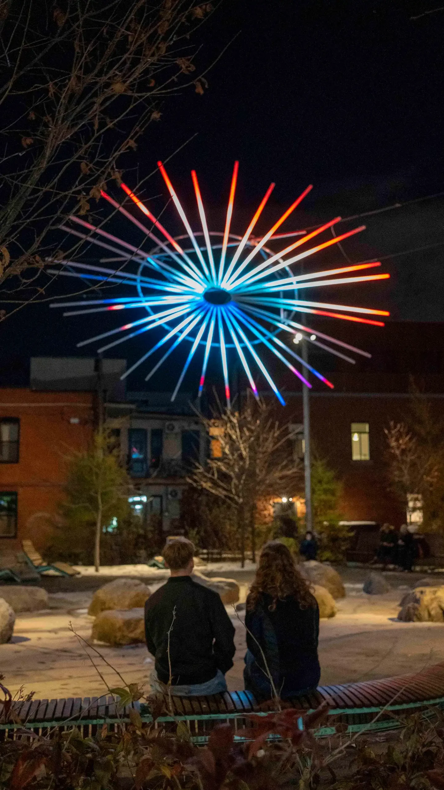 UN BRIN D’SOLEIL: EN TEMPS ET LIEU Suspended Light Art in Montreal 
