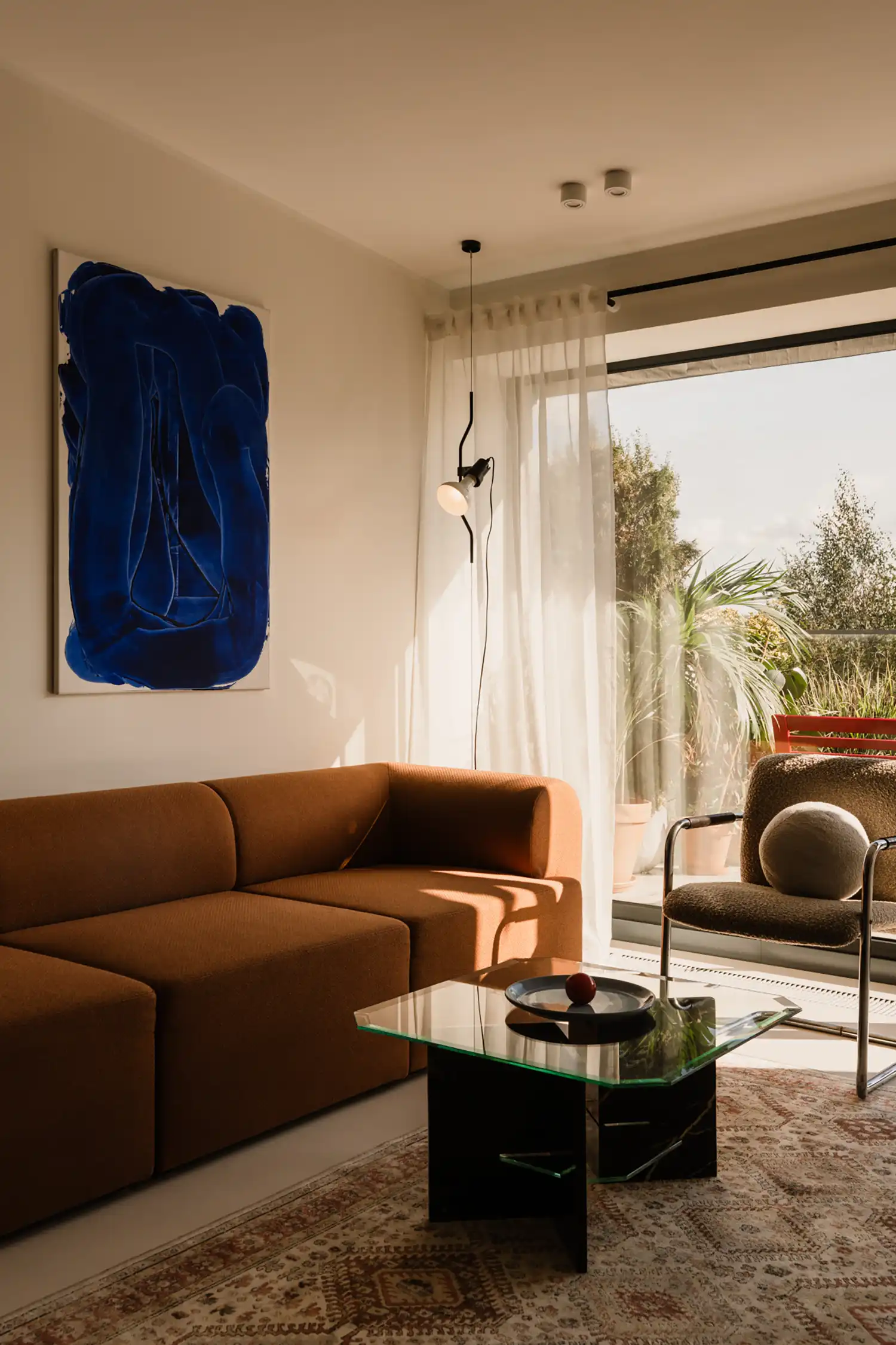 One Desk: Minimalist Krakow Apartment with Vistula Views