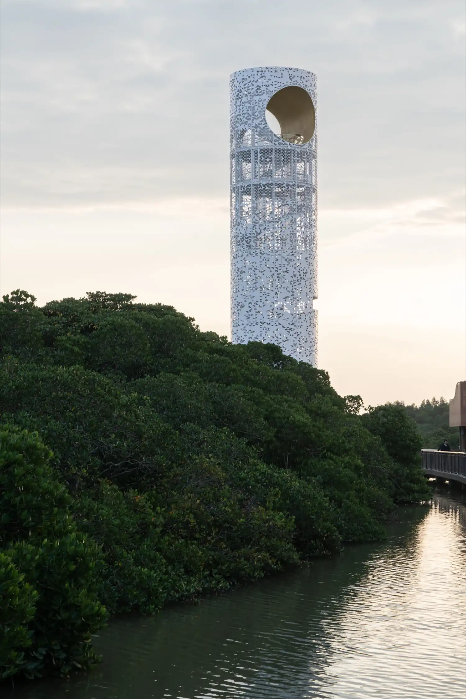Scut Unveils ‘Lunar Tower’ as a Minimalist Beacon for China’s Largest Mangrove Forest