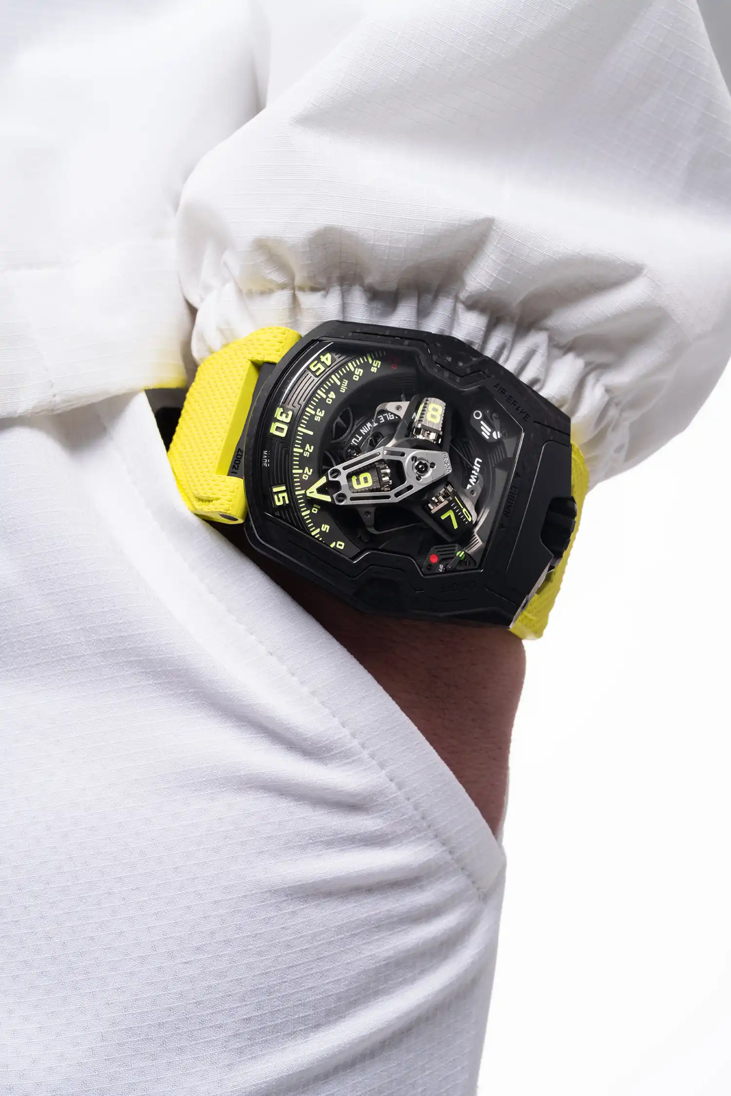 URWERK UR-230 Black Star: Wandering Hours & Composite Ceramic