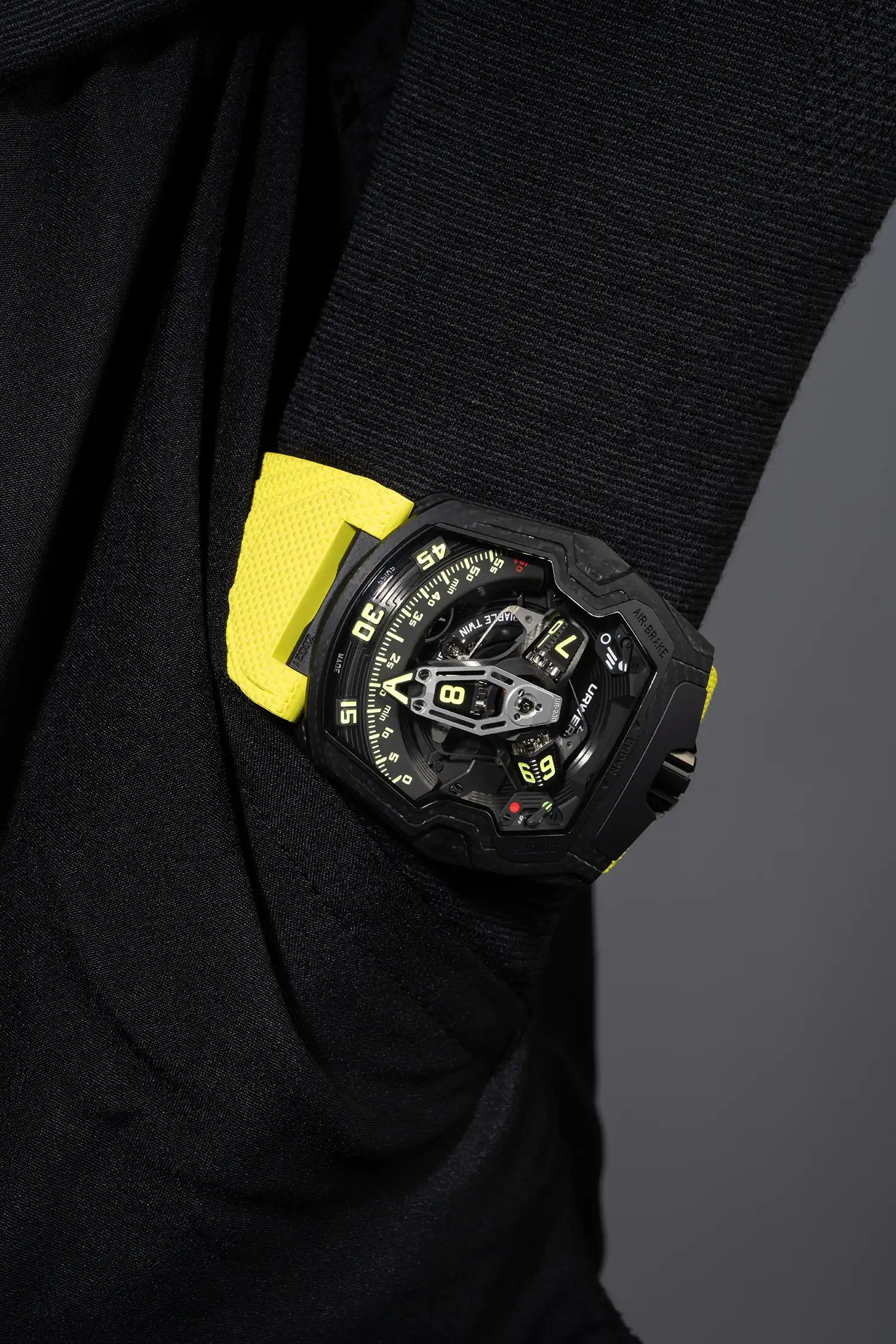 URWERK UR-230 Black Star: Wandering Hours & Composite Ceramic