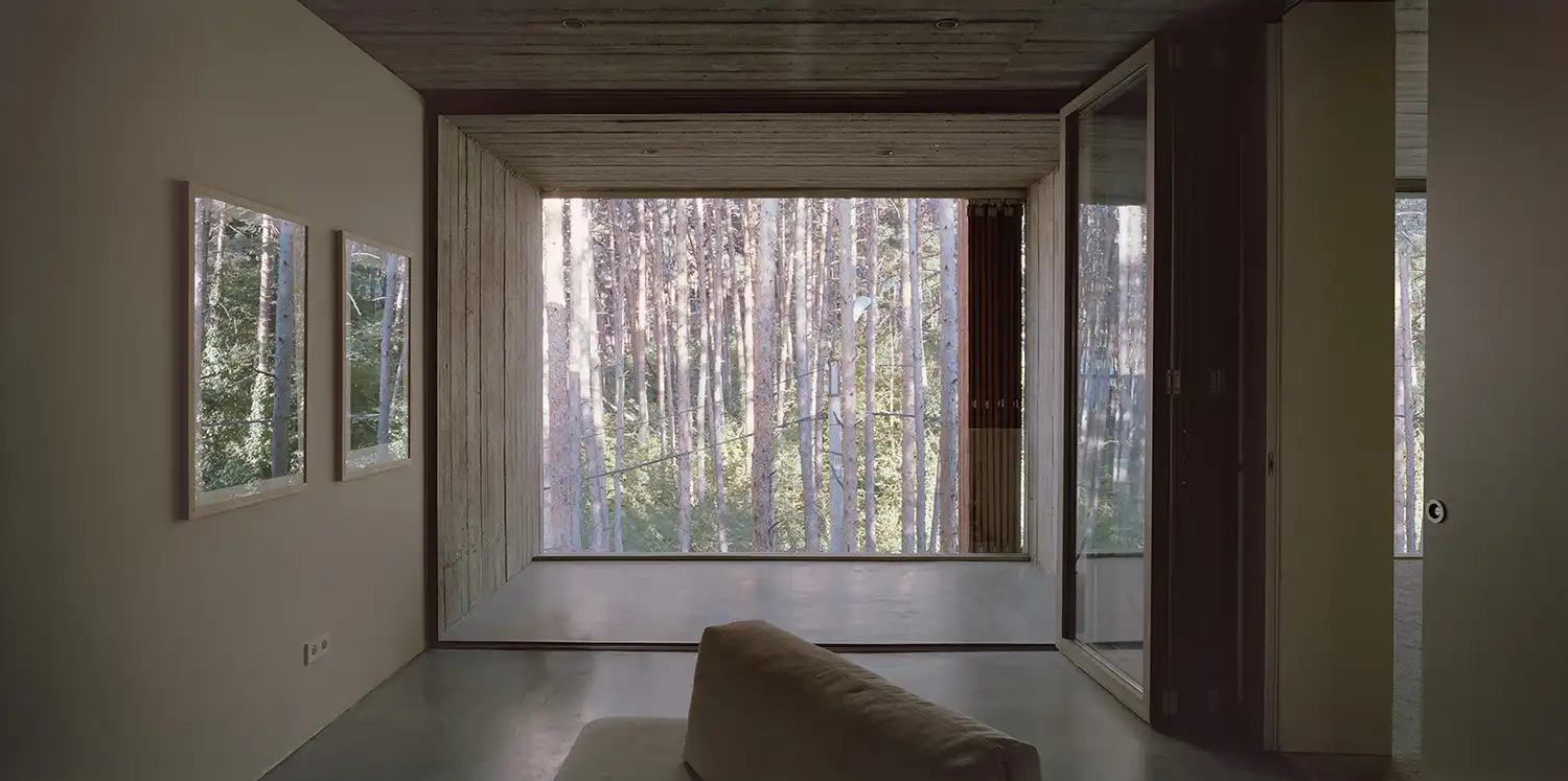 Wunderwerk: Detached Concrete House in Tskneti, Georgia