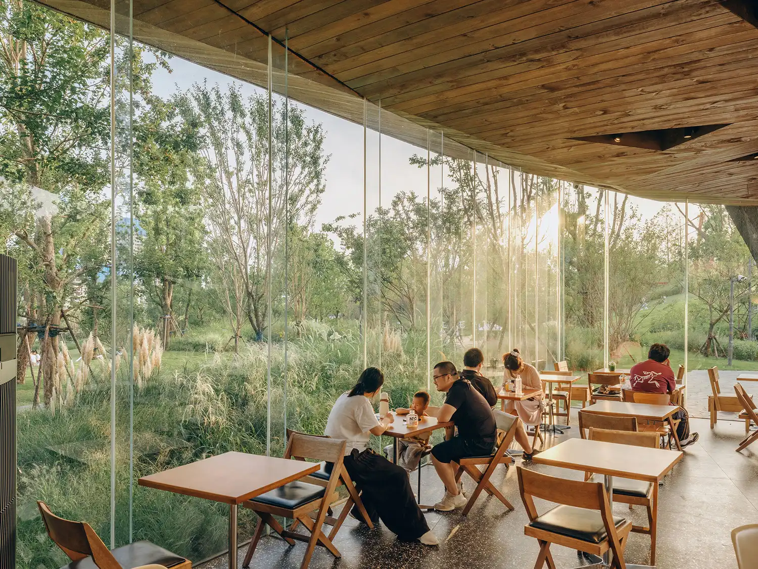 DL Atelier Creates “Dancing Mountain” With Floating Timber Volumes in Wuhan