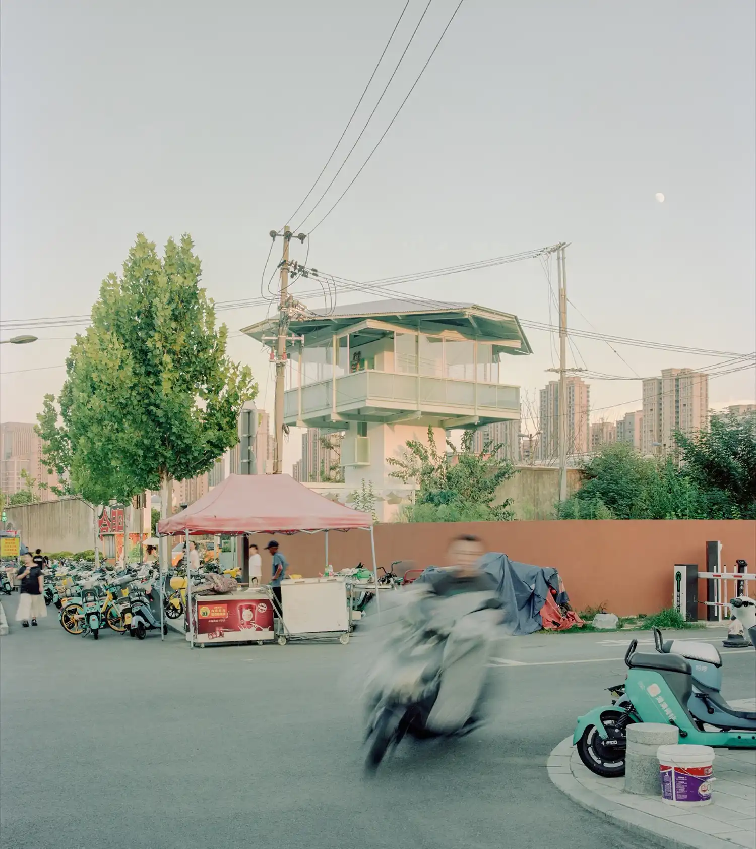 Hefei streetscape with 24-hour micro bookstore guard tower