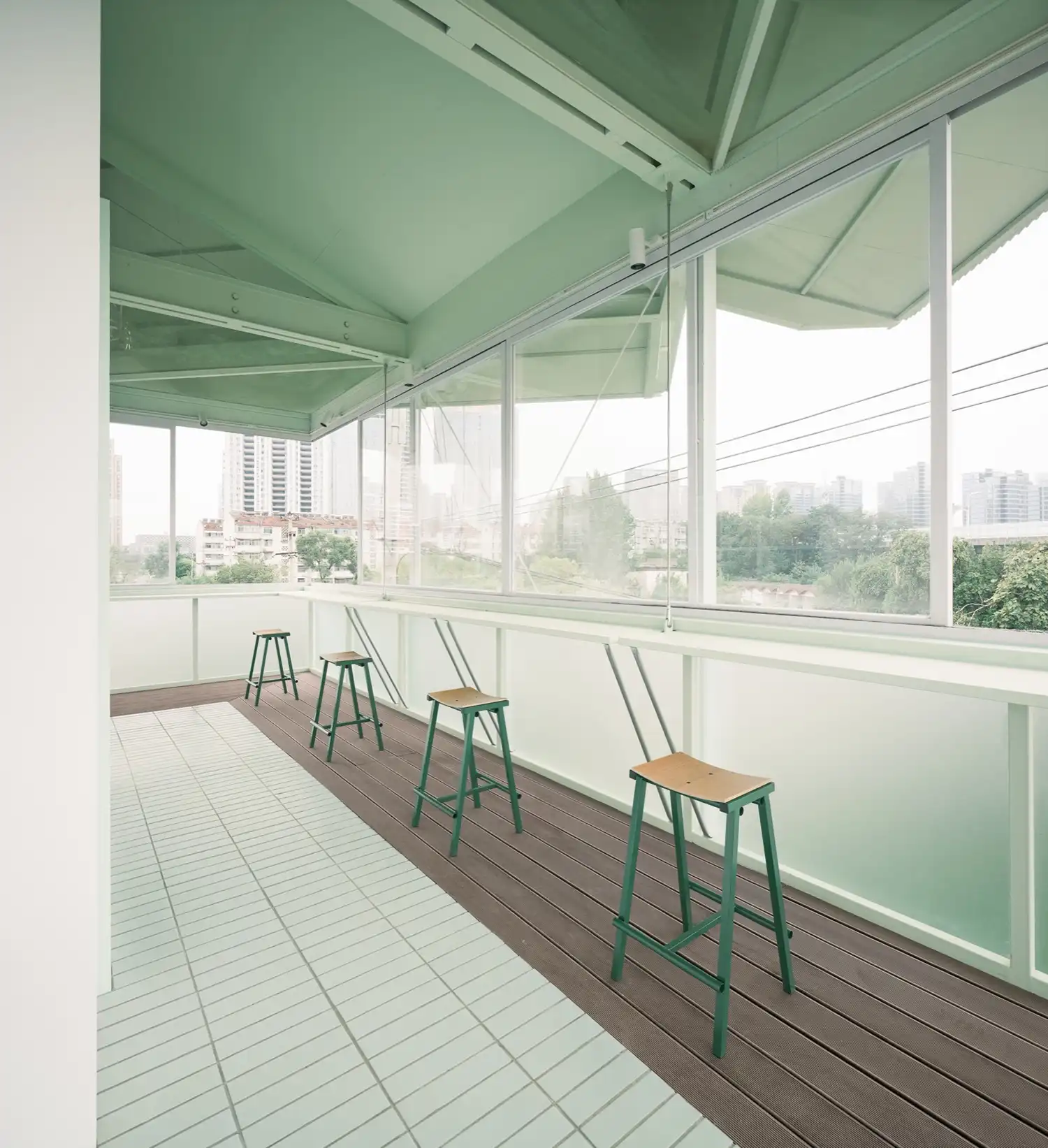 Suspended reading desk with panoramic views Hefei bookstore