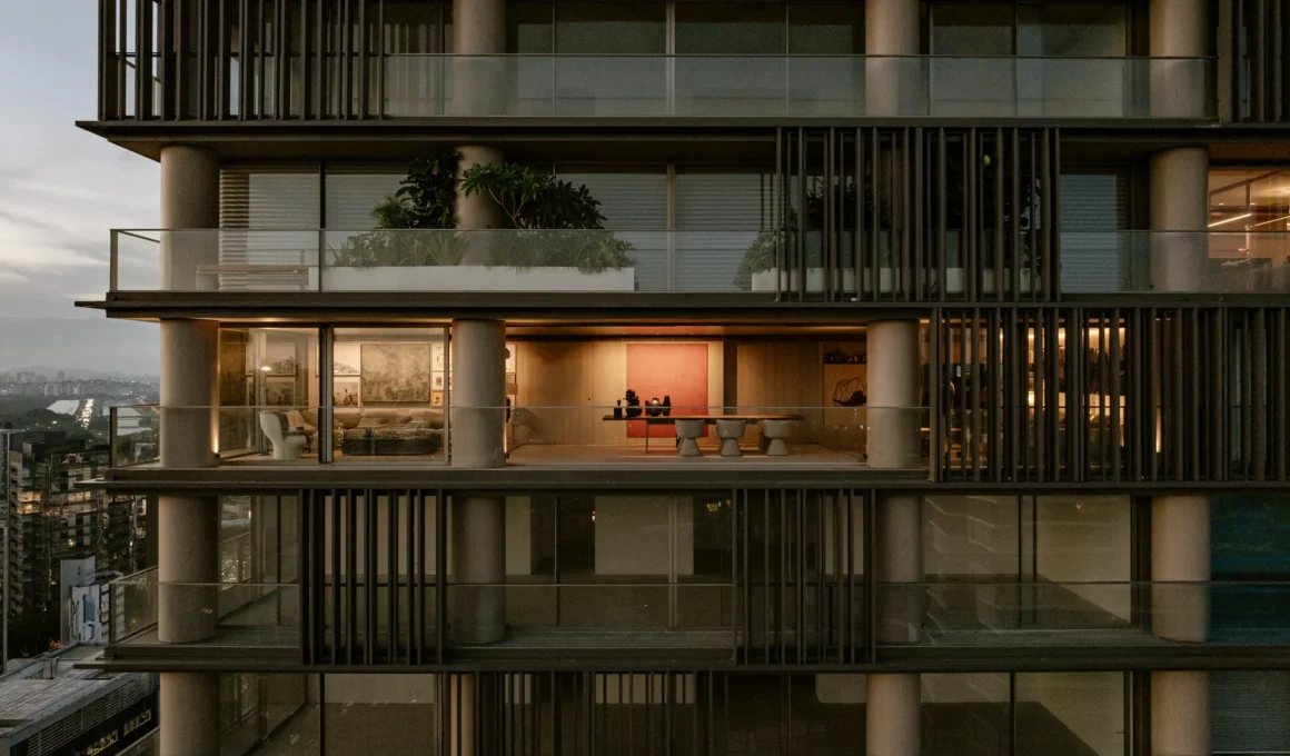 Exterior night view of Praça Henrique Monteiro building facade in São Paulo