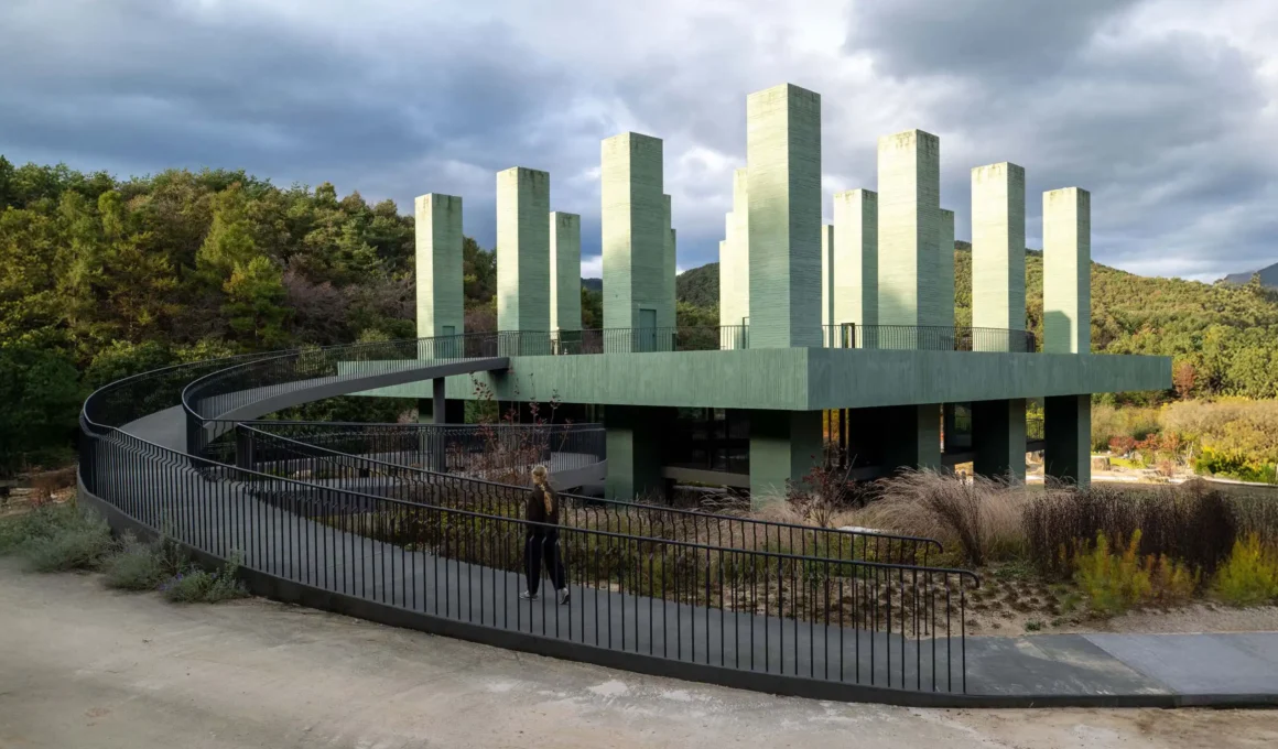 Green pigmented concrete restaurant with circular access ramp in South Korea