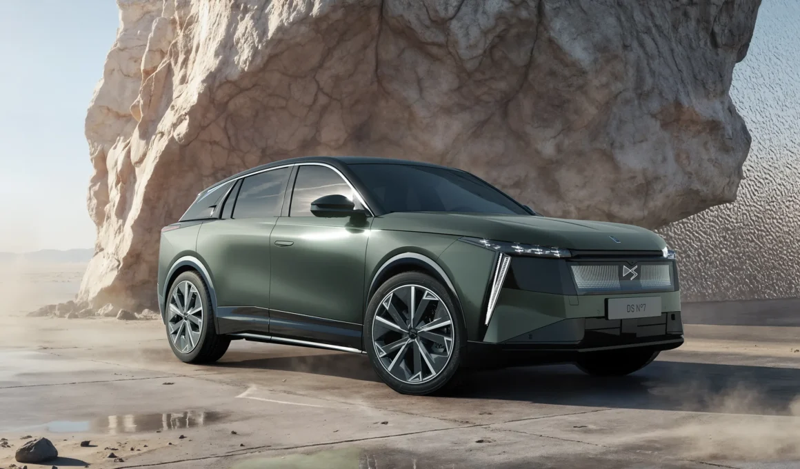 Front three-quarter view of the Silk Green DS N°7 SUV positioned against a massive desert rock formation.