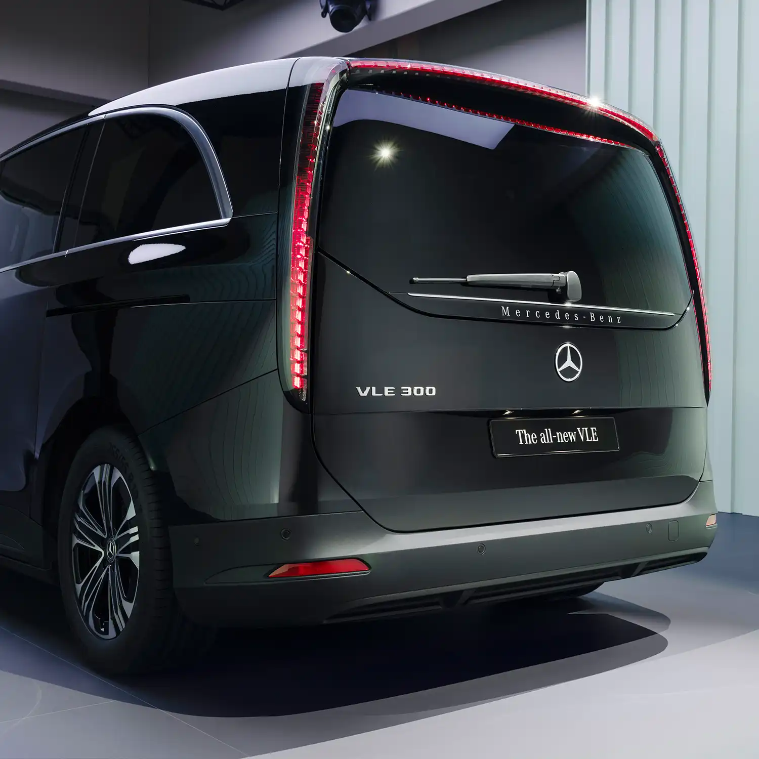 Rear view of the Mercedes-Benz VLE 300 showing the inverted U-shaped light strip.
