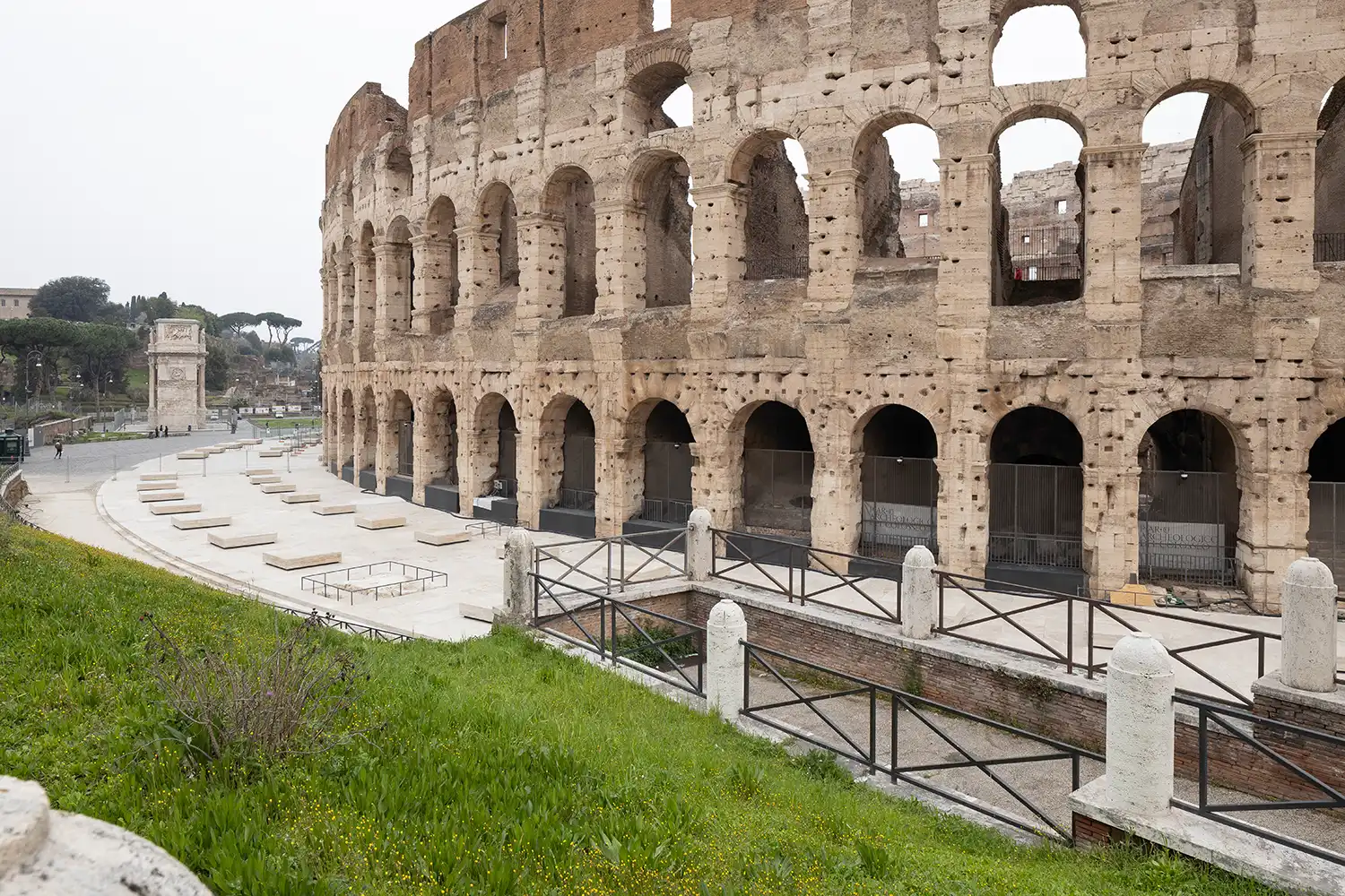 Wide view of the Colosseum southern ambulatory with the Arch of Constantine in the background