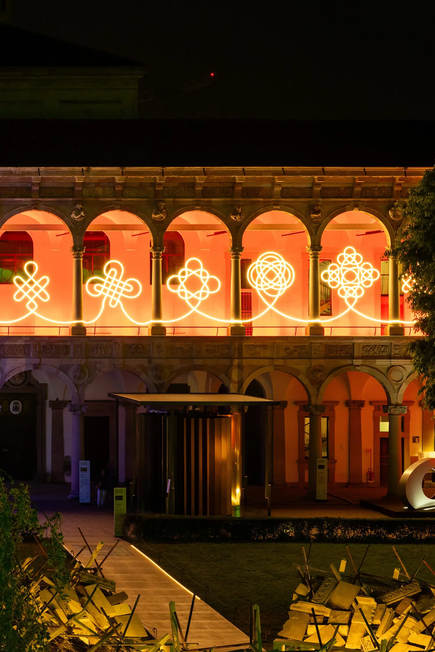 Full vertical view of the illuminated East Loggia featuring the complete sequence of BIG’s Light Knot Progression.