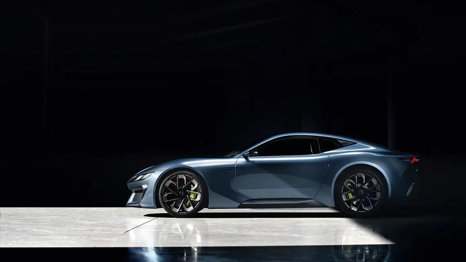 Side profile of the Lynk & Co GT concept in a dark studio setting, highlighting the 2,750 mm wheelbase and Spark Yellow brake calipers.