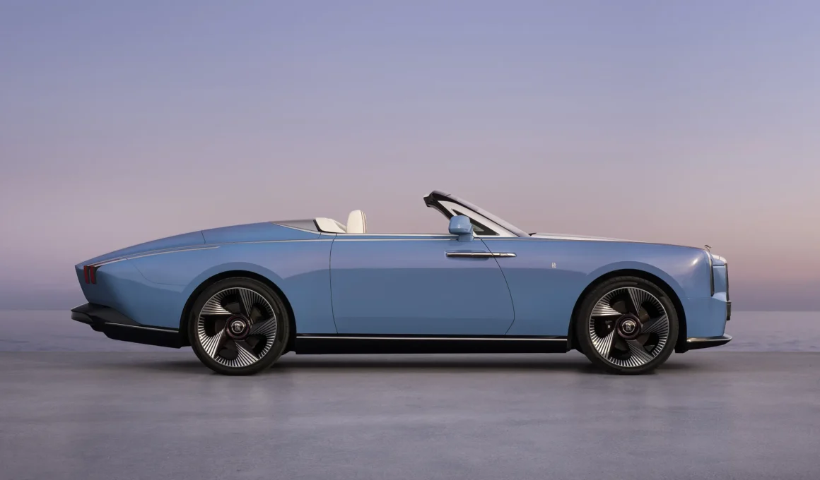 Profile view of the Rolls-Royce Project Nightingale in Côte d’Azur Blue against a sunset horizon.