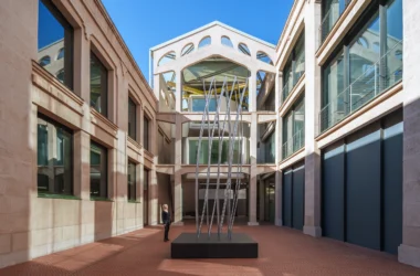 Wide shot of SpY's DISLOCATION kinetic sculpture in the Serrería Belga atrium, Madrid.