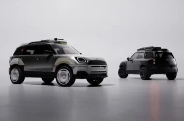 Side profile of two MINI Countryman one-off cars by Vagabund in Melting Silver and Midnight Black.