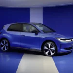 Three-quarter front view of the blue Volkswagen ID. Polo in a studio.