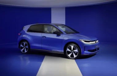 Three-quarter front view of the blue Volkswagen ID. Polo in a studio.