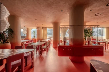 Interior of Rosso restaurant featuring biomorphic columns and a red-to-sandy gradient on the walls.