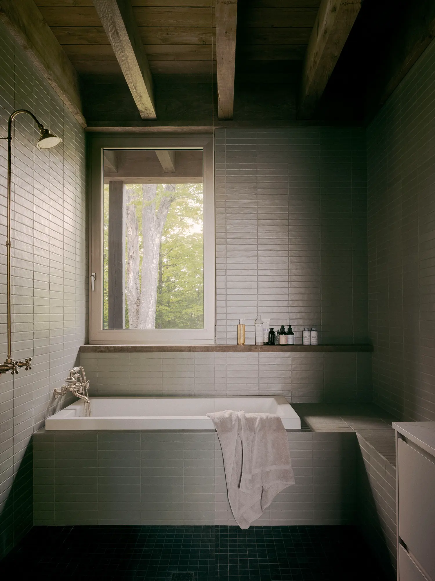 Atelier Carle SONO Residence white tile bathroom deep green floor mosaic reclaimed timber ceiling Quebec 2025