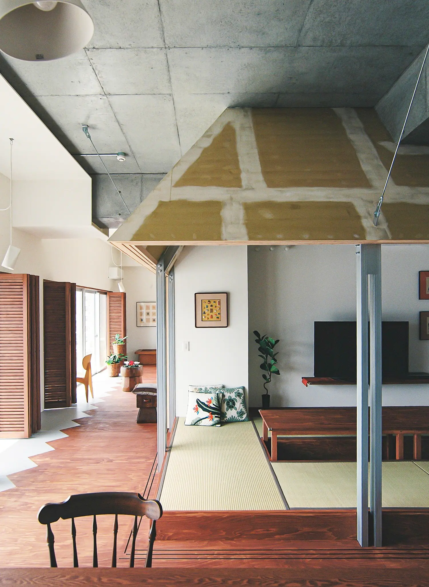 Nakano House Fukuoka by Kuma&Elsa, tatami room inside hut, steel frame, exposed gypsum ceiling, engawa and balcony beyond