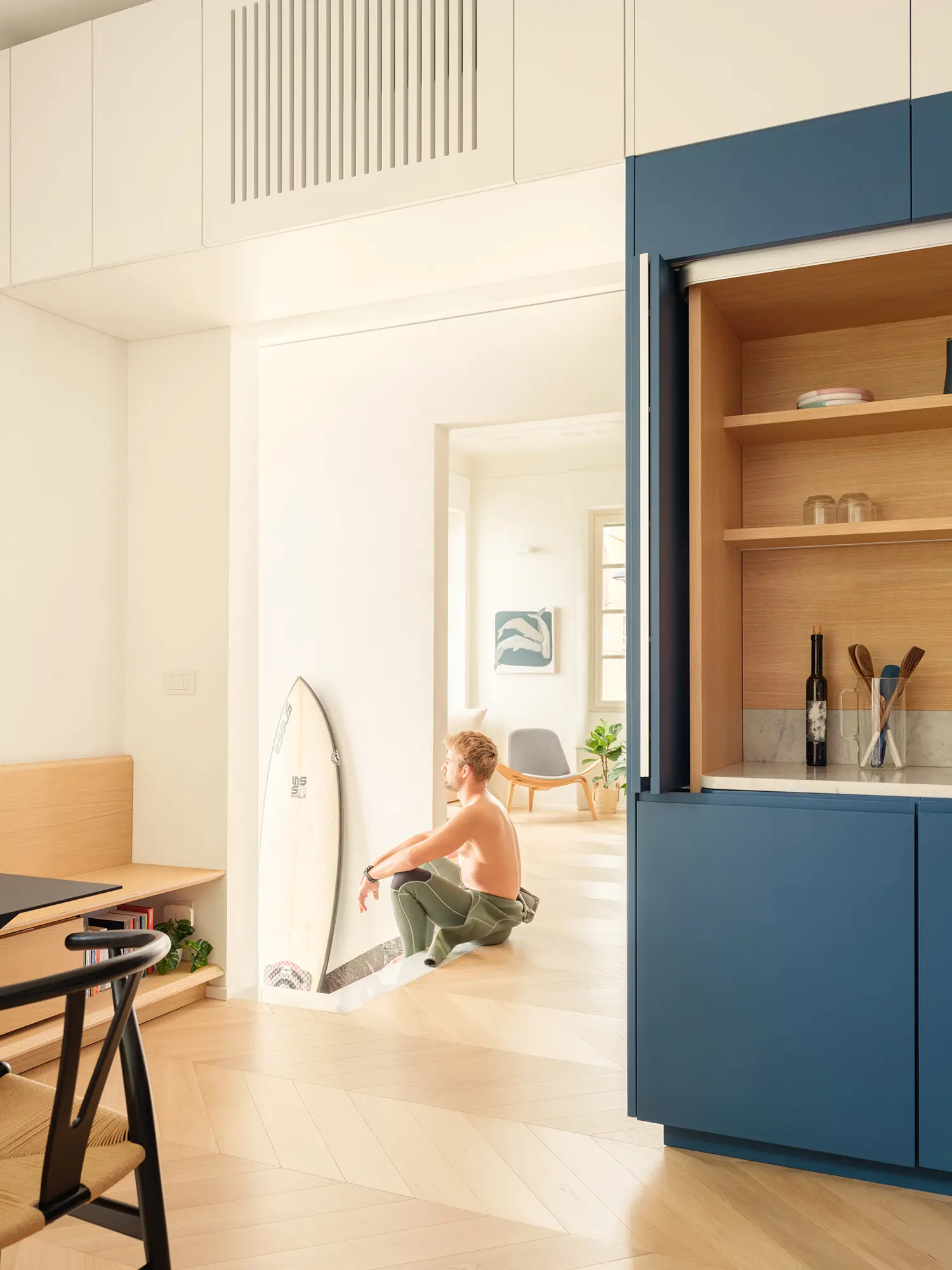 llabb Surf House Levanto surfer wetsuit kitchen blue millwork oak shelving marble bench enfilade living