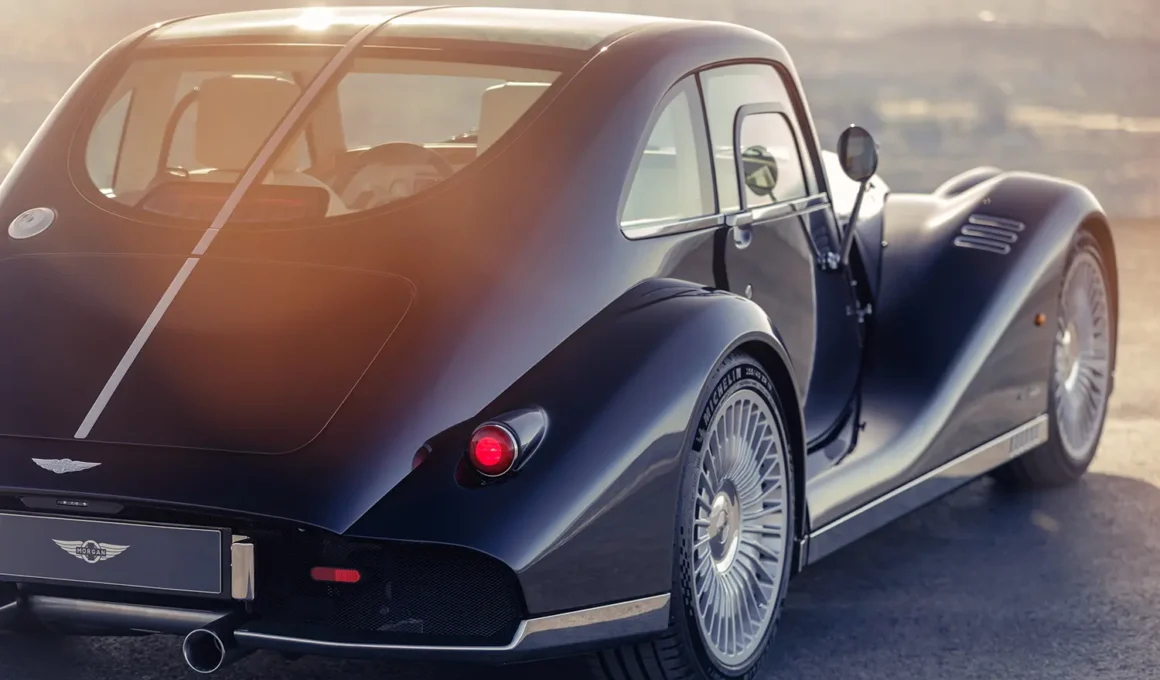 Morgan Midsummer Coupé Pininfarina coachbuilt rear three-quarter forged aluminium wheel roofline