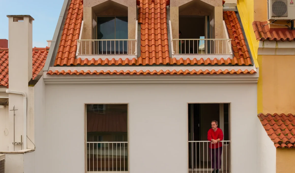 Remédios à Lapa Building Aurora Arquitectos Lisbon rear exterior terracotta roof tiles pointed dormers white render new attic floors
