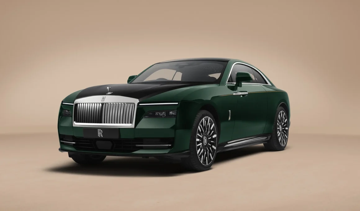 Rolls-Royce Spectre Series II electric coupe front three-quarter view, deep green exterior, Pantheon Grille, 23-inch forged alloy wheels, neutral studio background