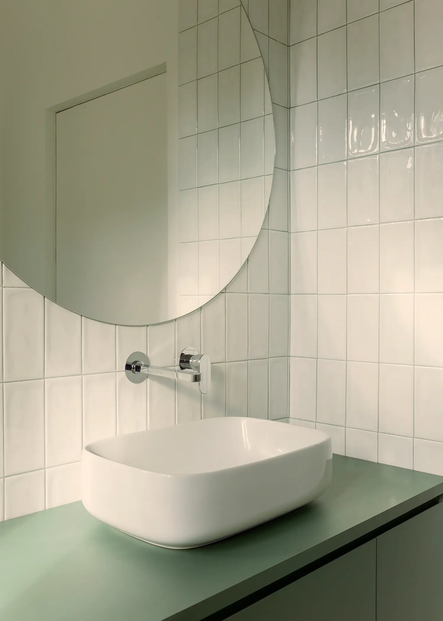 The Lobster bucci quentin, bathroom with white ceramic wall tiles, green vanity unit, round mirror, Prato Tuscany 2026
