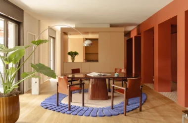 THAT Z SHOW apartment by Atelierzero, Milan, dining area with round dark red table and blue scalloped rug
