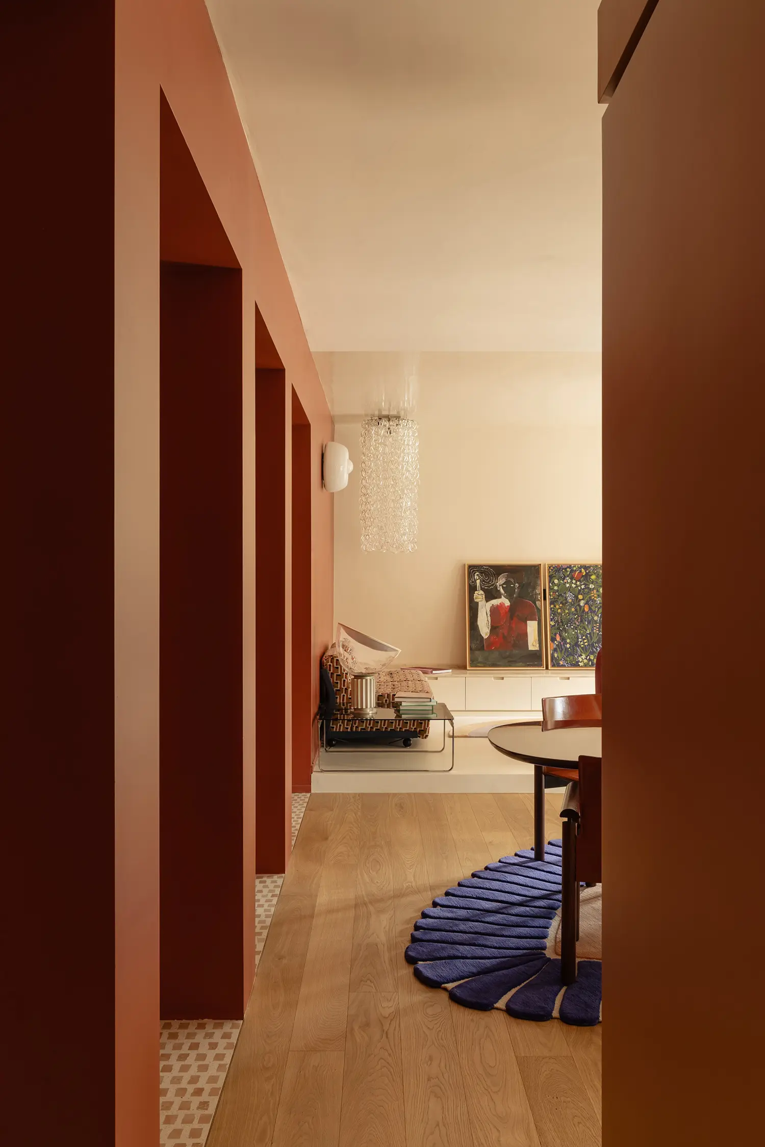 THAT Z SHOW apartment Atelierzero, corridor view toward living area with framed artwork and glass sconce