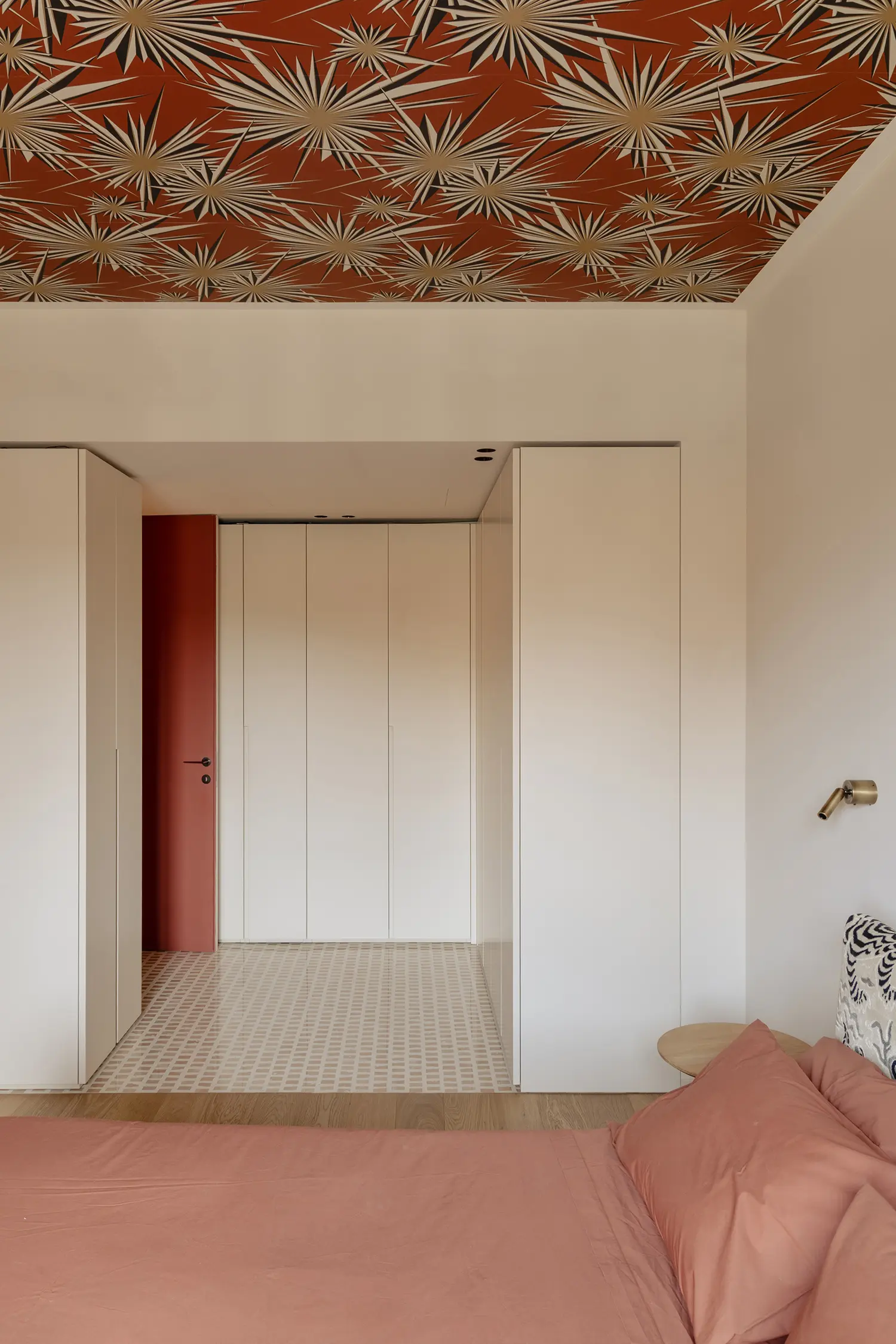 THAT Z SHOW apartment Milan, bedroom with Jim Thompson starburst wallpaper ceiling detail