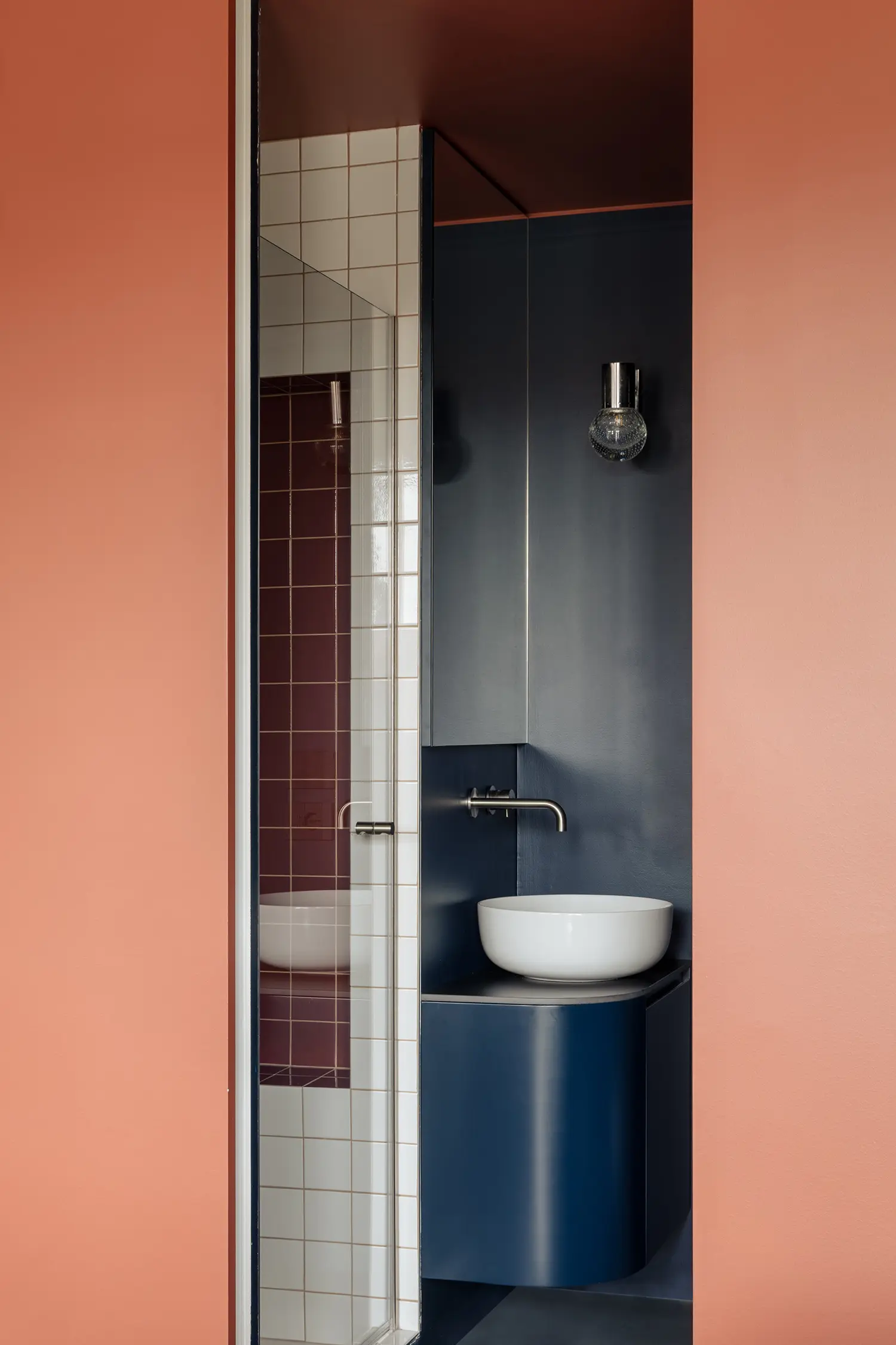 THAT Z SHOW apartment Atelierzero, Milan, navy bathroom with sculptural white vessel sink