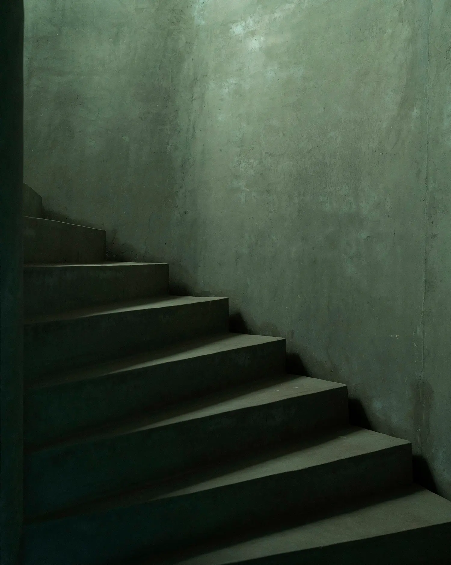 Casa Gruta interior concrete stairwell with monolithic cast steps, Salvador Román & Adela Mortera, Valladolid