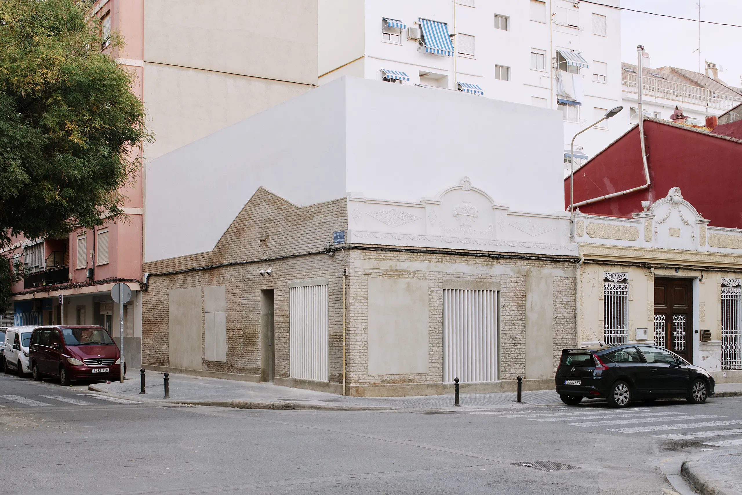 Iterare Arquitectos Turns a Preserved Brick Shell into the Nest for a New House in Valencia’s Torrefiel