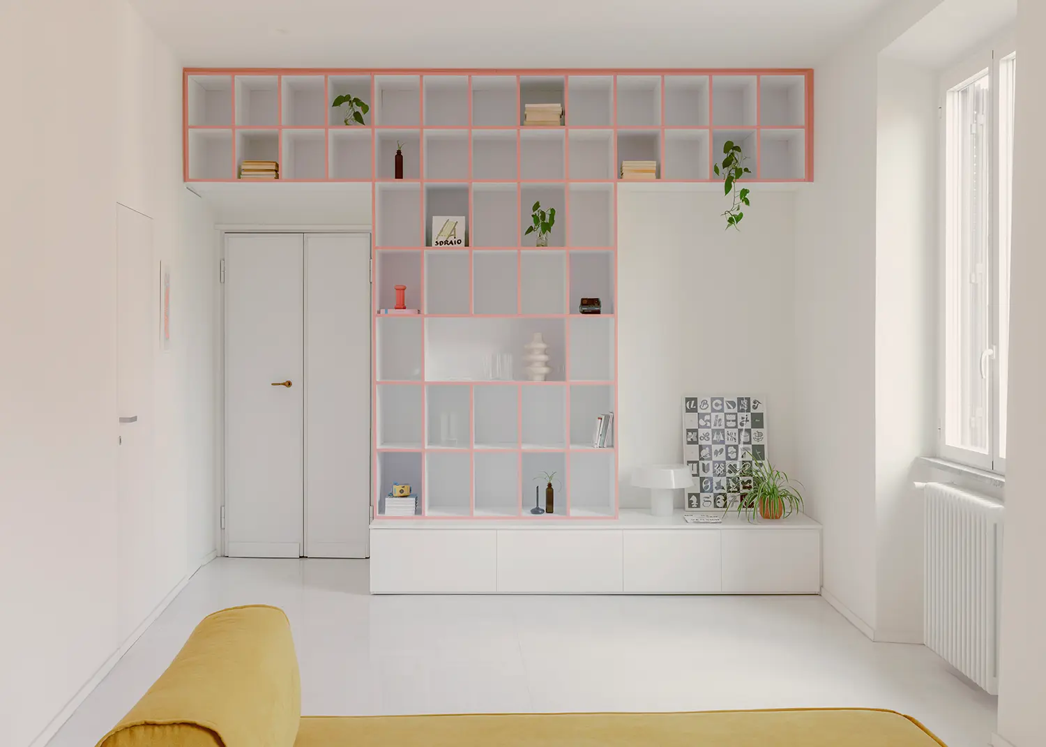 Casa Tahiti by Margine, full-height custom bookcase, pink profiles, white bench, Amami table lamp