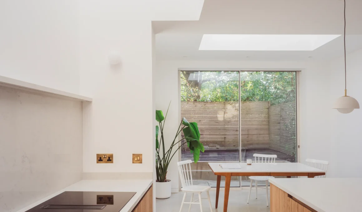 Falkland Road, Studio 163 Architects: oak kitchen island, dining table and rooflight, Kentish Town. Photo: Lorenzo Zandri