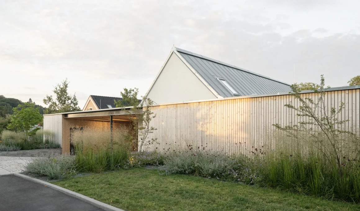 House in the Orchard by Machar Teichman architects, cedar-clad wing and gabled roof in titanium-zinc, Ondřejov, Czech Republic